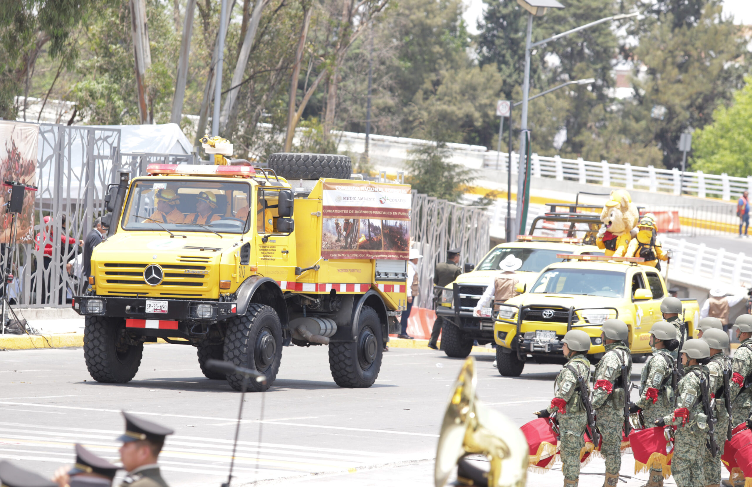 CON DESFILE CÍVICO MILITAR PUEBLA CELEBRA 5 DE MAYO Oscar Mario Beteta