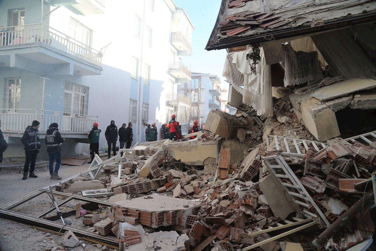 El terremoto de Turquía ya ha causado 39 muertes y los rescates son gran prioridad